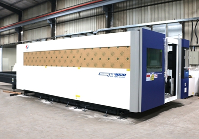 公司引進新設備，新增一制罐車間