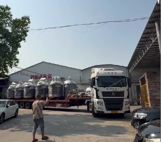 【智造未來--利騰達智能裝備鋰電池隔膜產線設備交付裝車現場】